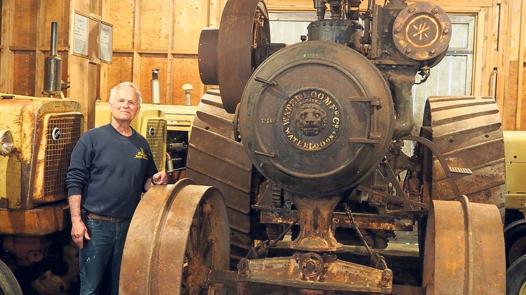 Ce tracteur à vapeur de marque Waterloo datant de 1901 est sans conteste le clou de l’exposition du vigneron Paul Jodoin. Photos : Sophie Lachapelle