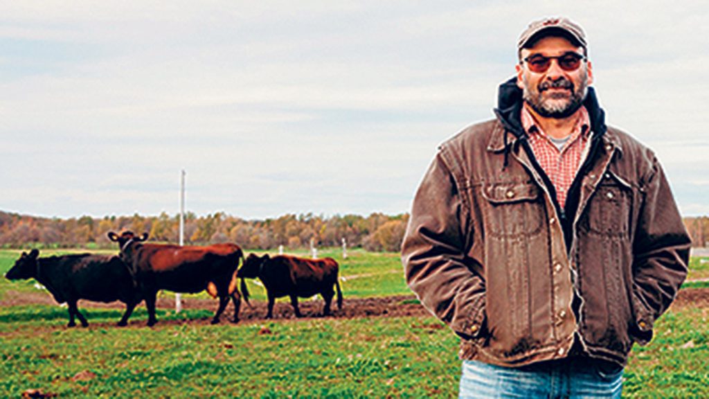 Parmi les projets que caresse Mario Duchesne : créer un fromage commun à plusieurs éleveurs et producteurs fromagers. Photo : Francis Pelletier