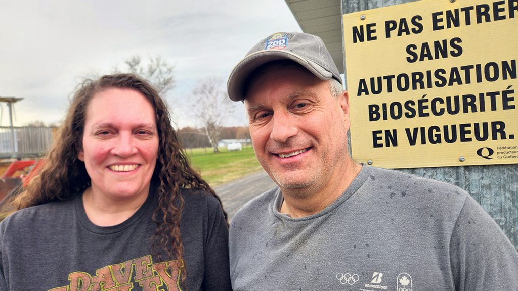 Marie-Josée Forest et Sylvain Rainville estiment que les éleveurs de poulettes indépendants ont toujours leur place dans la chaîne de production des œufs de consommation. Photos : Patricia Blackburn/TCN