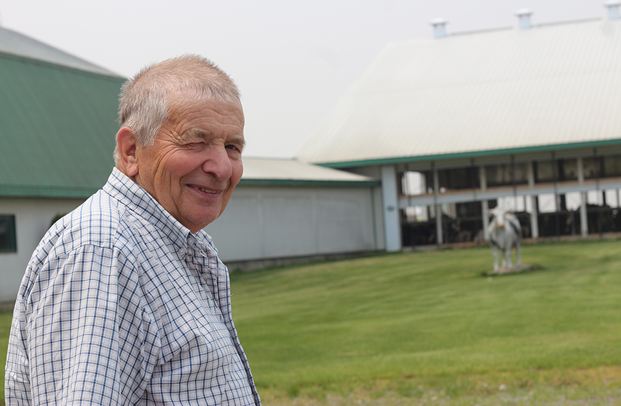 C’est en 1973 que Jean-Paul Poirier a pris la relève de la ferme laitière familiale, que son père, Dorès Poirier, avait acquise en 1934 à Saint-Damase, en Montérégie.