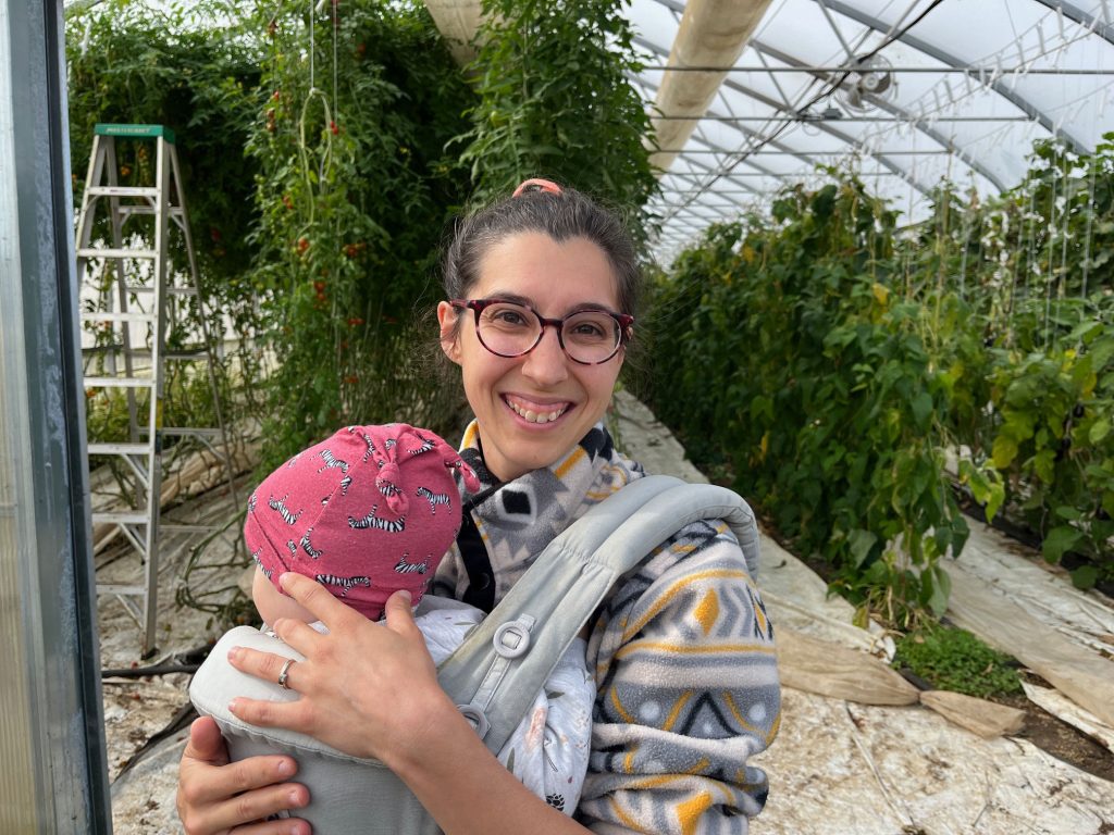 Élizabeth Otis, cliente de la ferme et nutritionniste, trouve important de soutenir les fermes locales et biologiques.
