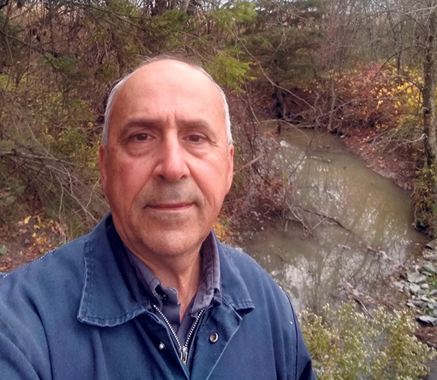 À Baie-du-Febvre, Claude Lefebvre s’attend à devoir débourser de 15 000 $ à 20 000 $ pour l’entretien de la rivière Landroche, qui traverse ses terres. Photo : Gracieuseté de Claude Lefebvre