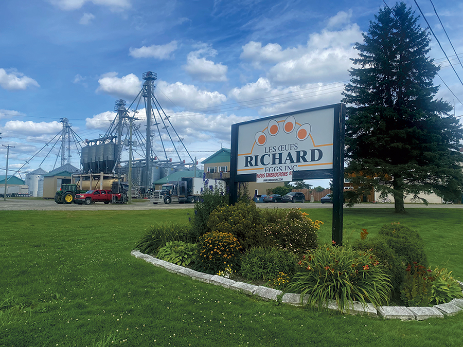Les installations des Œufs Richard, sur le bord de la route 117, à Rivière-Héva, en Abitibi.