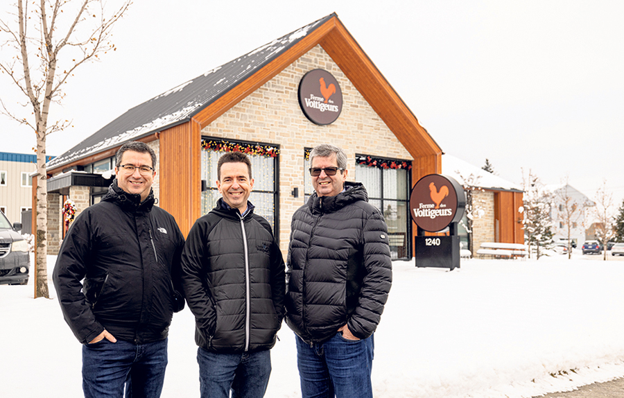 Les frères Georges Jr, Bernard et Dominique Martel sont propriétaires de la Ferme des Voltigeurs.