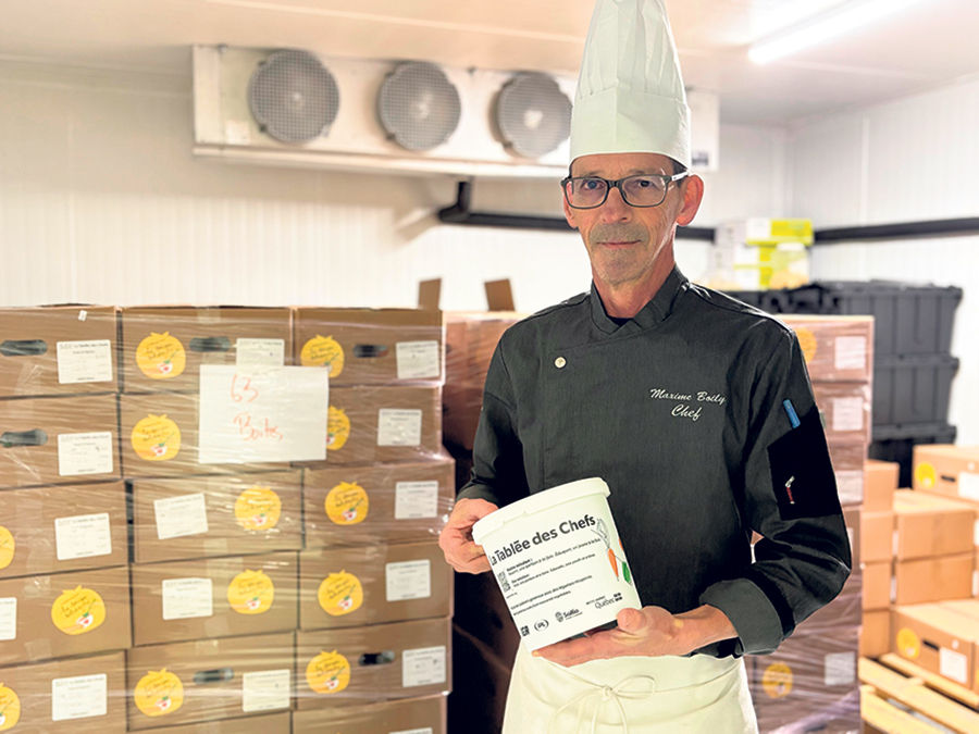 Le coordinateur du programme des Soupes Solidaires, Maxime Boily, estime que 10 000 portions de soupe sont produites en une corvée de trois jours.