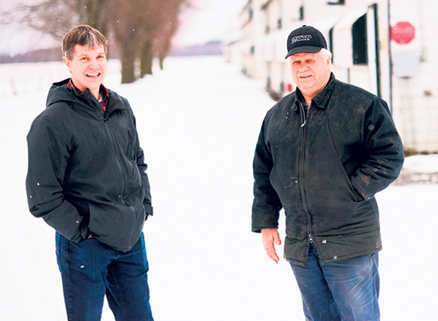 En 11 ans, Joël Leblanc et son père, Roger, de la Ferme Rojoie, ont donné l’équivalent de 280 000 portions de légumes à mettre dans l’assiette des Banques alimentaires du Québec. Photo : Martin Ménard/Archives TCN