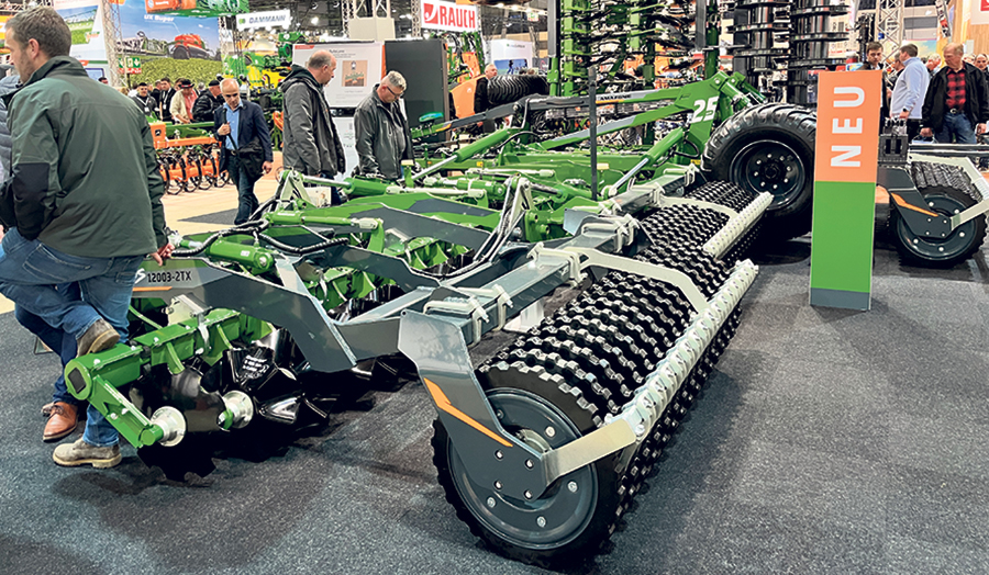 Le Castro 12003-2TX, de la compagnie Amazone, est équipé de série de disques de 510 mm, lisses, ou à petits ou gros crénelages, adaptés pour des profondeurs de travail de 5 à 14 cm.