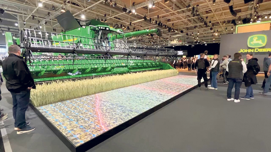 Le système automatique conçu par John Deere accélérera le rythme de récolte dans les zones de rendements plus faibles et diminuera la cadence dans les secteurs de rendements accrus.