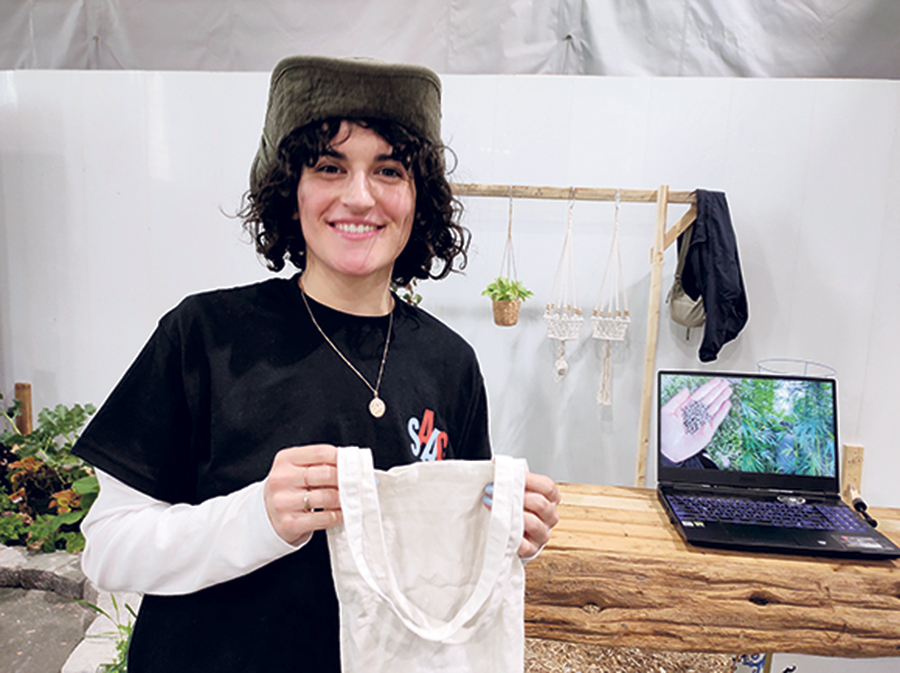 Maïka Martel plaide pour le développement de la culture du chanvre au Québec, une plante qui produit de précieuses graines.