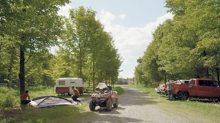 Ariane dormira dans la roulotte pendant que les gars seront en mode camping!