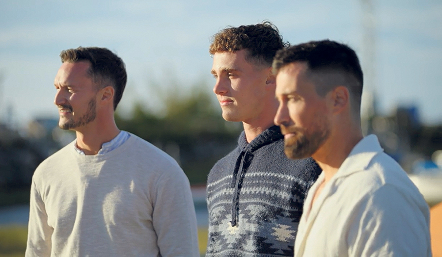 Regardez-moi ces regards déterminés des prétendants de Nathan. On dirait que Pierre-Oliver, Jake et Simon sont déjà en train de regarder l’avenir qui se profile à l’horizon devant eux, s’ils parviennent à séduire Nathan.