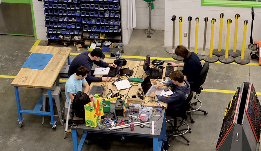 Des étudiants en génie ont participé, le temps d’un week-end, à l’élaboration de solutions techniques. Photo : Université de Sherbrooke
