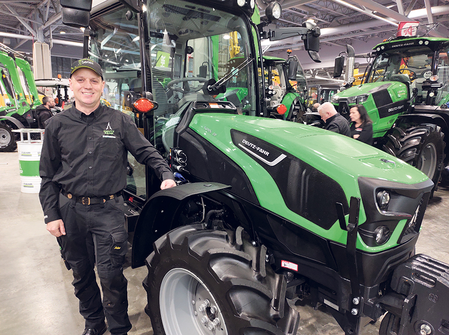 Avec le 5095 DF, Christian Hähni met de l’avant l’avantage de ne plus devoir porter le masque et l’habit de protection pour les opérations d’épandage de pesticides.