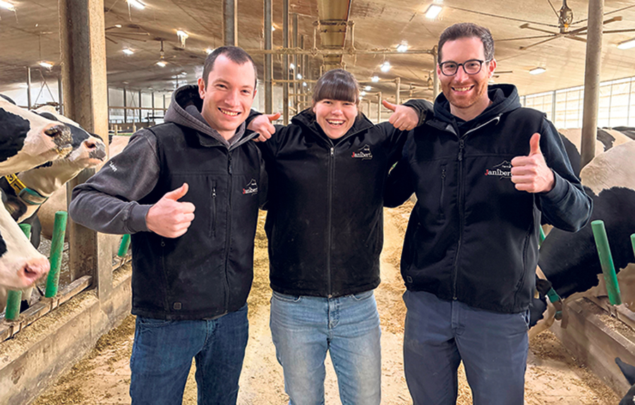 Xavier, Marjolaine et Maxime assurent la relève de l’entreprise de quatre générations, achetée en 1940 par leurs arrière-grands-parents, Lucien Robert et Gilberte Mercure.