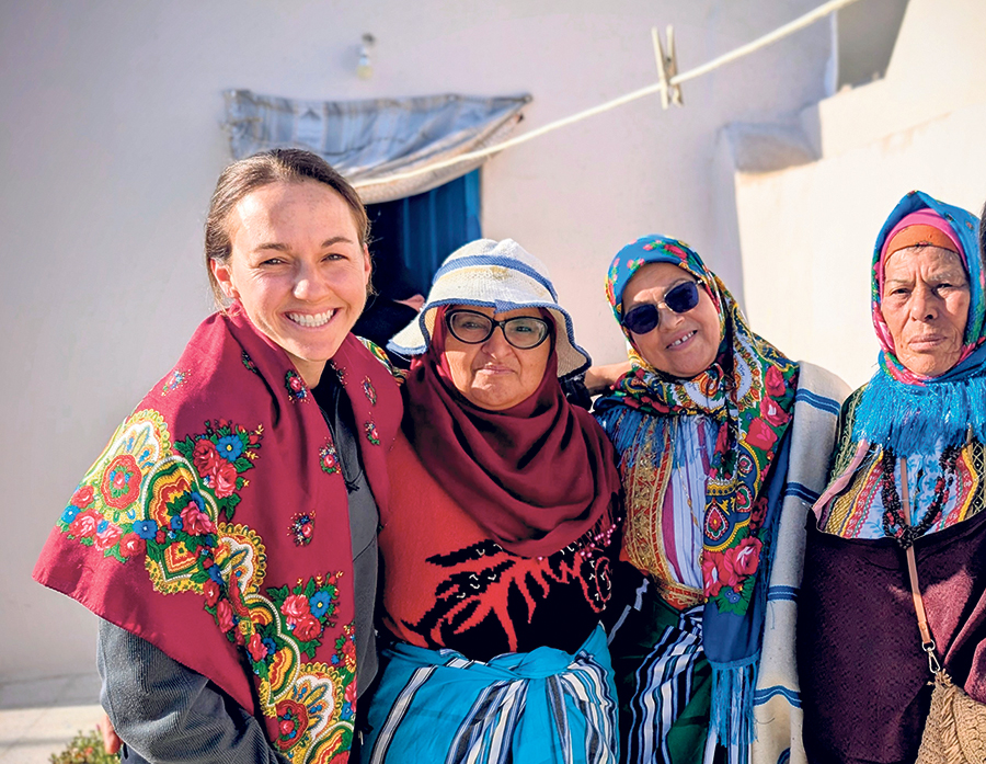 Marie-Pier Nadeau, copropriétaire de la ferme Caprijol, de Saint-Gervais, s’est rendue en Tunisie avec la mission d’animer des ateliers sur la gouvernance inclusive auprès de groupes de femmes engagées dans des organisations agricoles locales. Photo : Gracieuseté de Marie-Pier Nadeau