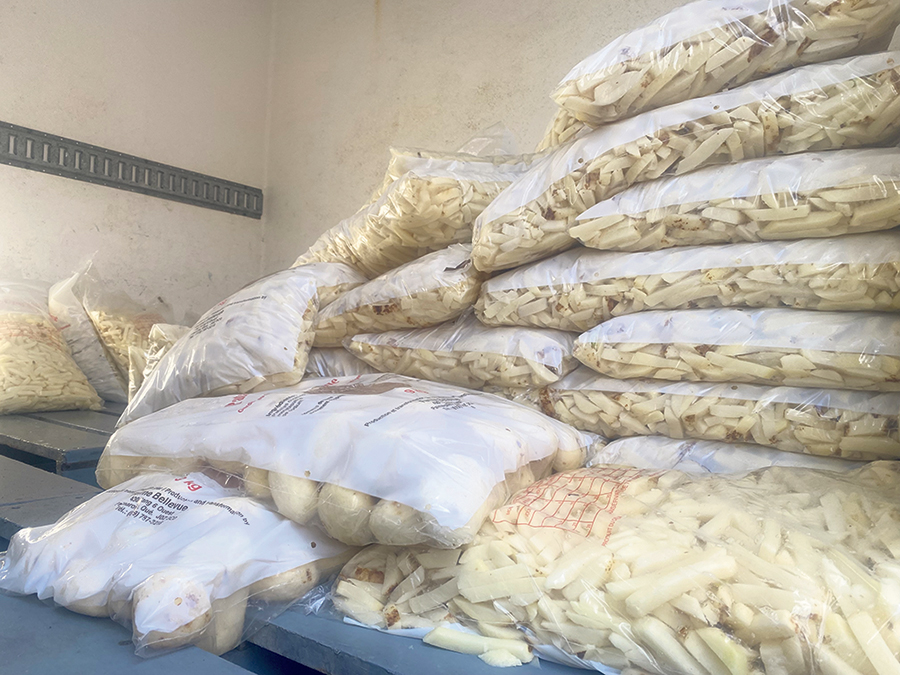La Ferme Bellevue offre des pommes de terre prépelées en trois formats : rondes, frites et cubes.