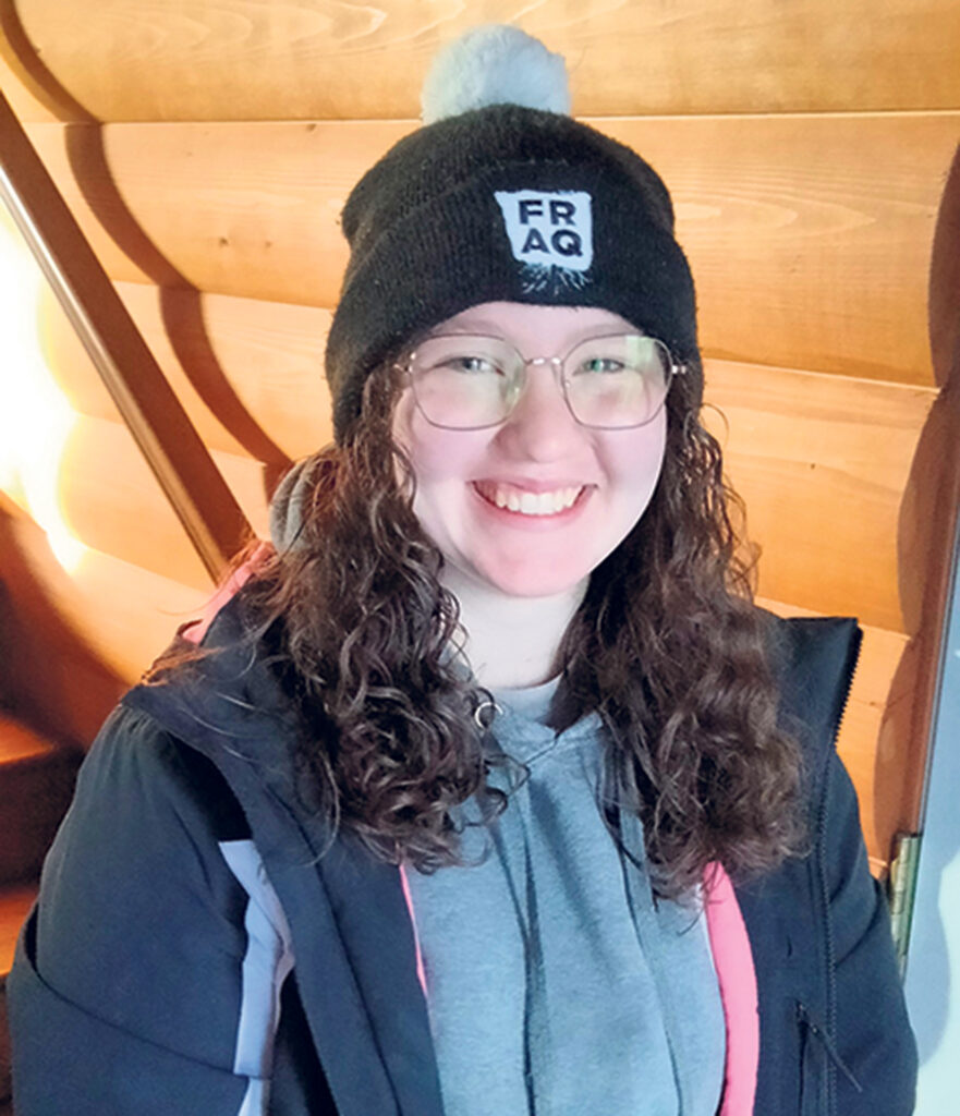 La Halte Coopérative de remplacement agricole souhaite la bienvenue à sa nouvelle agente de remplacement, Léa Isabel. Élevée sur une ferme, Léa a fait une technique en Gestion et technologies d’entreprise agricole au Cégep de Victoriaville. Son horaire peut varier, mais elle est disponible pour des remplacements la semaine ou durant la fin de semaine. Elle est super compétente.