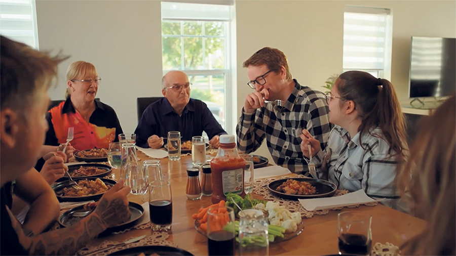André a rencontré la famille de Marie-Pier autour d’une bonne tourtière.