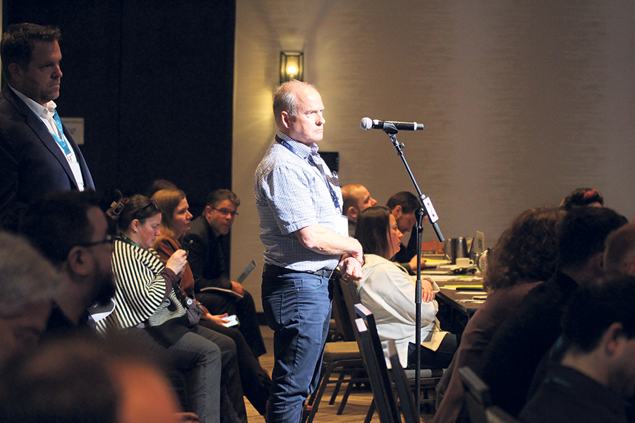 Yvan Champagne, de Chaudière-Appalaches, s’est dit craintif à l’idée qu’il n’y ait pas assez de crédits disponibles pour répondre à la demande, surtout si les grands troupeaux se mettent tous à en acheter. Photo : Caroline Morneau/TCN
