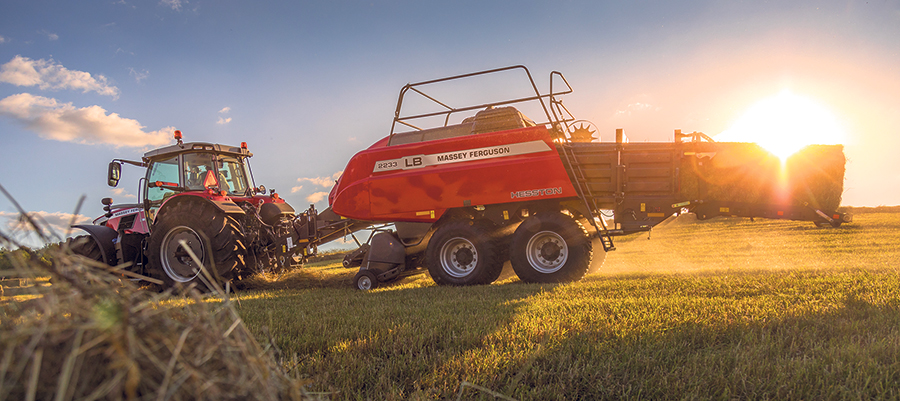 Chaque balle qui sort de la presse, qu’elle soit ronde ou carrée, peut être dotée d’une micropuce installée sur la corde d’emballage, afin d’en permettre la traçabilité. Photo : Gracieuseté de Jonathan Noiseux, AGCO Corporation