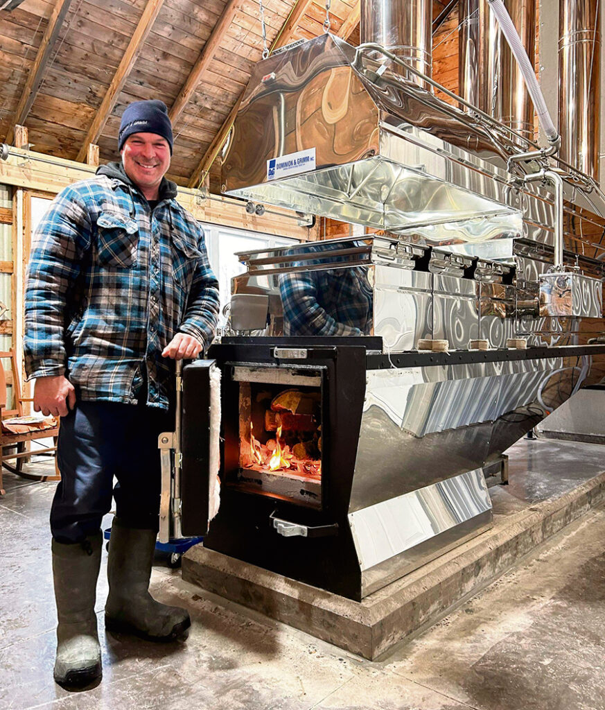 L’évaporateur au bois d’aujourd’hui n’a plus grand-chose à voir avec celui de nos ancêtres. Photo tirée de la page Facebook de Dominion & Grimm