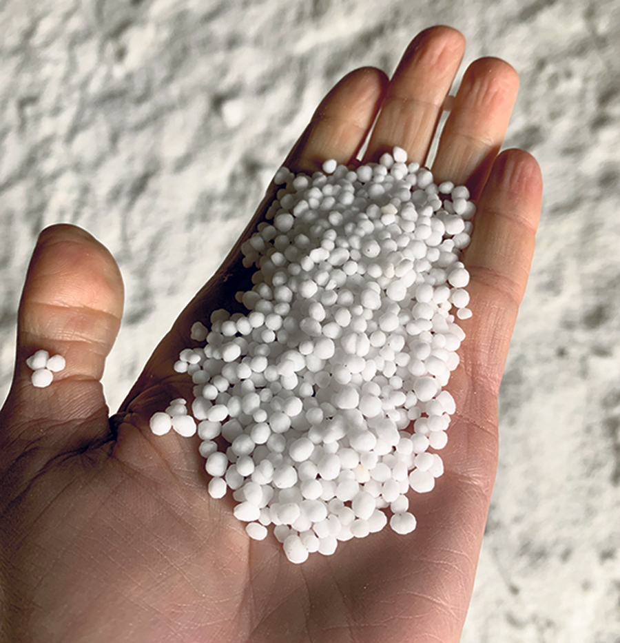 Les producteurs qui s’approvisionnent en fertilisants au printemps doivent s’attendre à ce que certains engrais, comme l’urée, coûtent jusqu’à 50 % plus cher qu’à l’automne. Photo : Gracieuseté de Sollio Agriculture