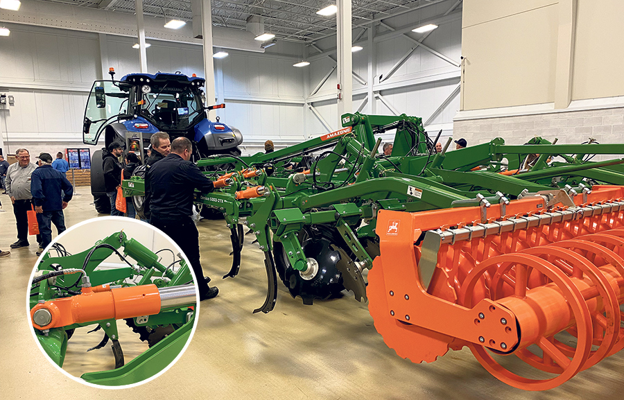 Le cultivateur Amazone Cenius 5003-2TX présentait plusieurs adaptations développées spécialement pour les réalités nord-américaines, notamment l’ajout de cylindres hydrauliques en remplacement des ressorts. À l’arrière, un nouveau rouleau DDU a aussi été ajouté à l’appareil.