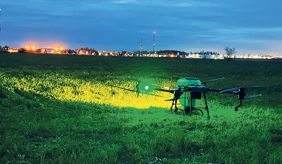 La ferme utilise des drones porteurs pour différents types de semis peu profonds.