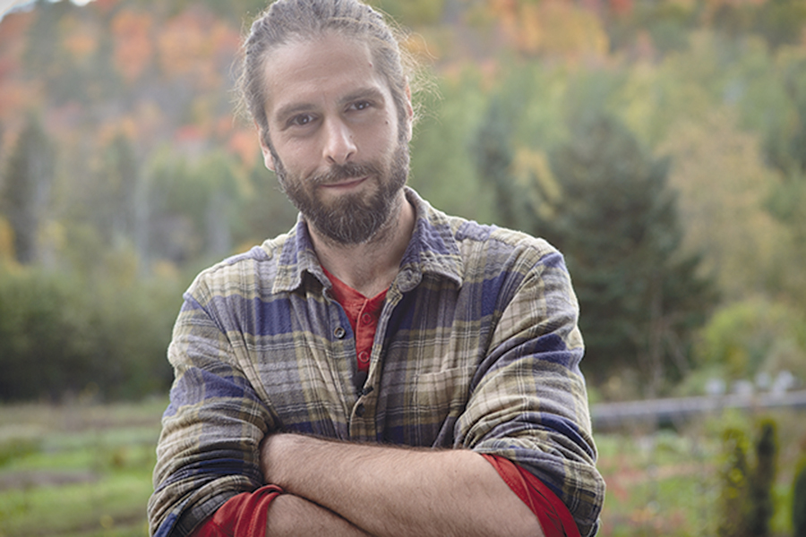 L’horticulteur et paysagiste Guillaume Pelland conçoit des aménagements paysagers à partir de plantes comestibles.