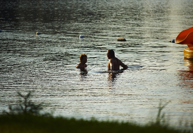 Un déversement de purin a privé de baignade des villégiateurs de Métabetchouan–Lac-à-la-Croix pendant quatre jours. Crédit photo : Archives/TCN