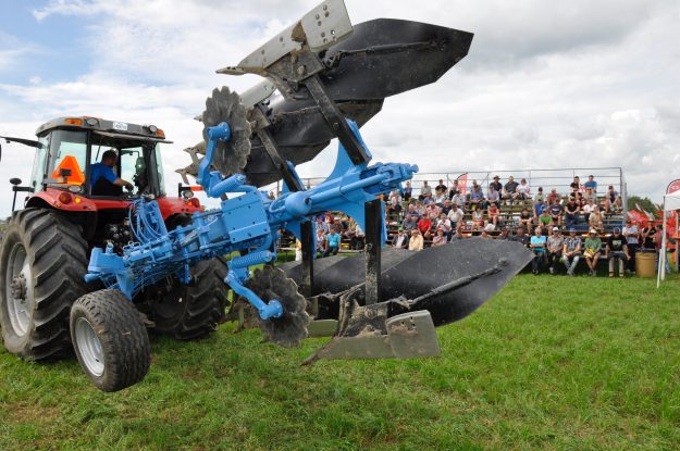 Plus de 14 000 visiteurs ont profité de l’Expo-Champs, le plus gros événement agricole extérieur au Québec, pour venir voir les nouveaux modèles de machinerie sur le marché. Crédit photo : André Laroche