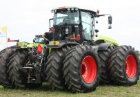 L’un des tracteurs de la série Xerion de Claas, d’une puissance comparable à celle des tracteurs articulés, possède une cabine rotative en option.