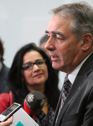 Marcel Groleau a répondu aux questions de plusieurs journalistes sur l’entente conclue avec la CDPQ Infra. Crédit photo : Thierry Larivière/TCN