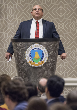 « On est très inquiets », a commenté Zippy Duvall, président de l’American Farm Bureau (AFB), la plus importante association de producteurs américains. Crédit photo: Gracieuseté de la USDA.