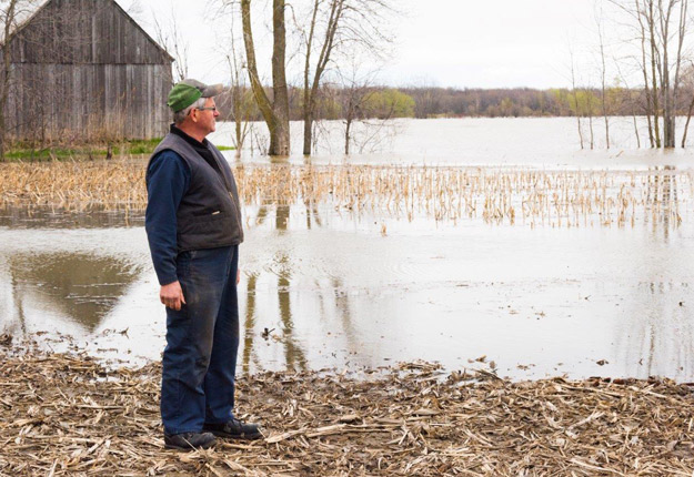 Le gouvernement du Québec vient d’annoncer la mise en place d’un guichet unique visant à simplifier les procédures d’indemnisation pour les fermes touchées par les inondations. Crédit Photo : Martin Ménard/TCN