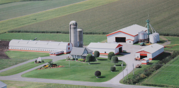 La ferme des Savoie vue des airs. Crédit : Collection personnelle des Savoie
