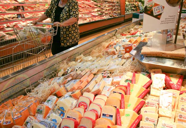 Les détaillants assurent vouloir poursuivre la promotion des fromages produits au Québec. Photo : Archives/TCN