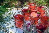 Limonade citron, framboises et mélisse.
