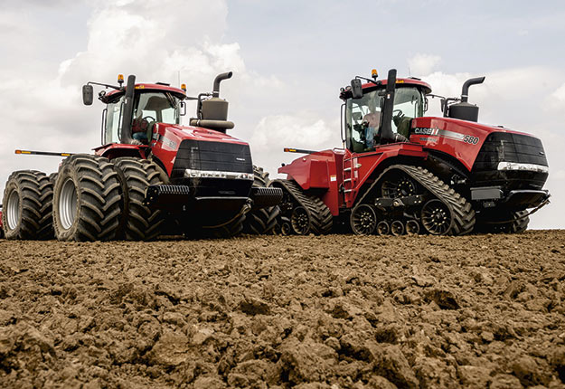 Le tracteur à quatre roues motrices offre plus de flexibilité pour le travail à la ferme. Le tracteur articulé est conçu pour les opérations nécessitant une grande puissance.
