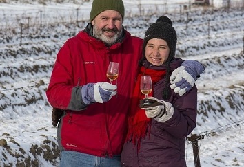 Le vigneron Charles-Henri de Coussergues et sa fille Myriam. Crédit photo : Gracieuseté du Vignoble de l’Orpailleur