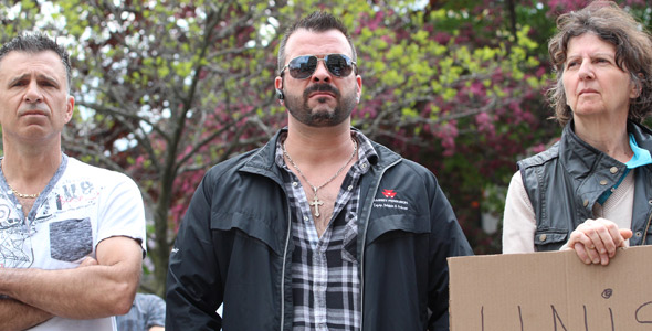 Mario Vincent (au centre), l’instigateur de la manifestation.