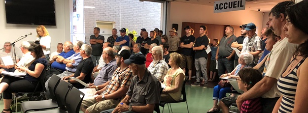 Une cinquantaine d’agriculteurs étaient présents au conseil municipal du 3 juillet à Contrecœur.