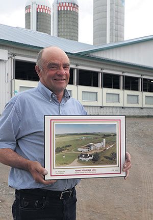 Alphé Pelletier possède une série de photos qui retracent les différentes étapes de l’histoire de la ferme.