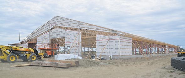 Une nouvelle étable de près de 30 000 pieds carrés est présentement en construction à la Ferme Germec au coût de plus de 1 M$.