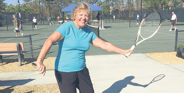 Jocelyne Cazin joue souvent au tennis avec ses amies d’enfance. Photo gracieuseté de Jocelyne Cazin