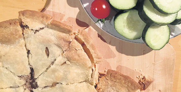 Le pâté à la viande effilochée des Îles est un incontournable, assure Caroline Jomphe, de Cap-aux-Meules. Crédit photo : Caroline Jomphe