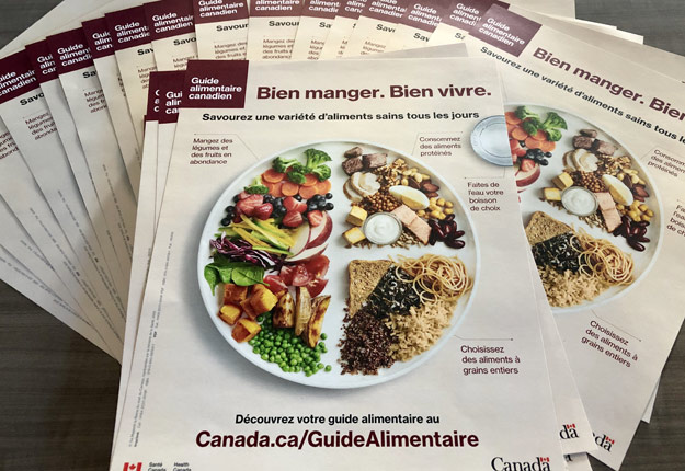 Le nouveau Guide alimentaire canadien fait une grande place aux produits d’origine végétale comme les fruits, les légumes et les légumineuses.