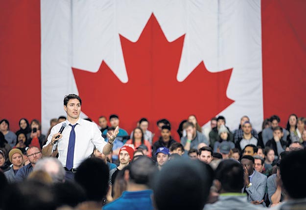 Justin Trudeau fait le tour du pays pour tenir des assemblées publiques. Il s’est notamment arrêté à Saint-Hyacinthe et à Regina (sur la photo). Crédit photo : pm.gc.ca