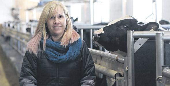 Hélène Poitras est propriétaire de sa ferme de veaux de lait depuis 2008.