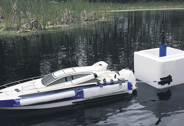 Le bateau-robot prototype mis au point par Viacheslav Adamchuk et Shiv Prasherk, chercheurs au Département de génie des bioressources de l’Université McGill. Photo : Viacheslav Adamchuk